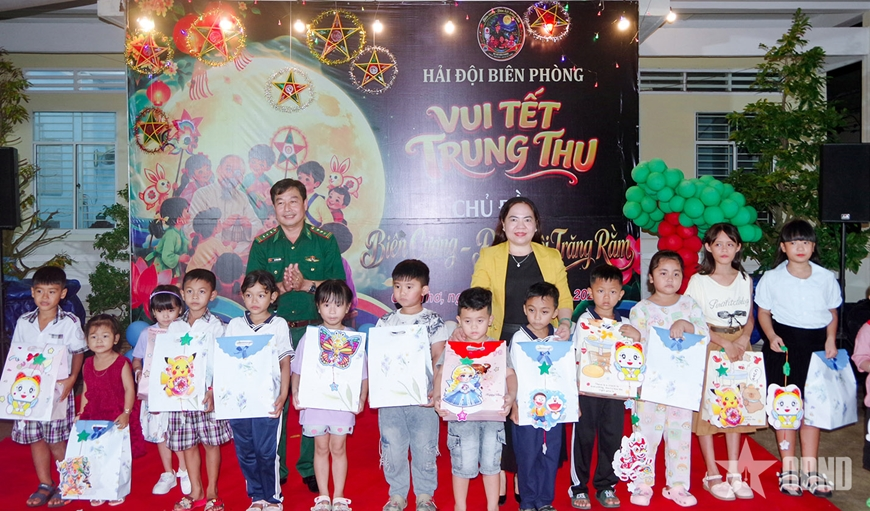 Cần Thơ: Ấm áp “Biên cương Đêm hội Trăng rằm” tại khu vực biên giới 
